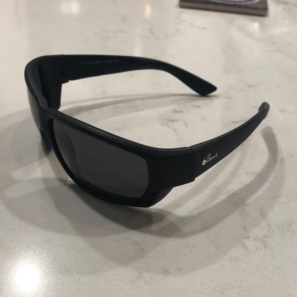 Bevi Black Sport Sunglasses